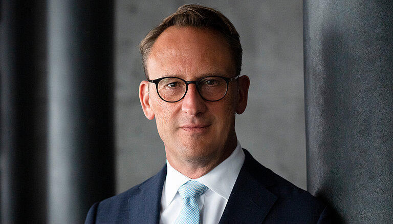 Dr. Tobias Schmid 
